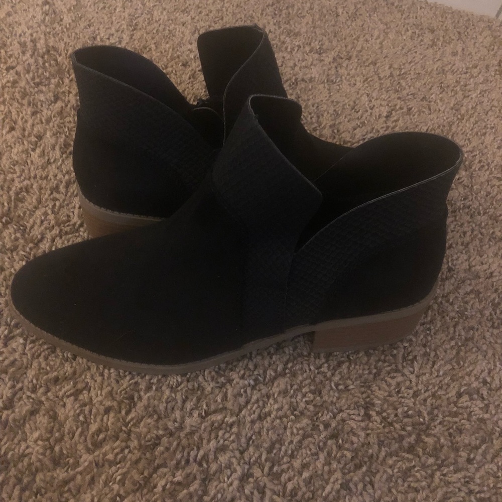BNWT Black suede booties